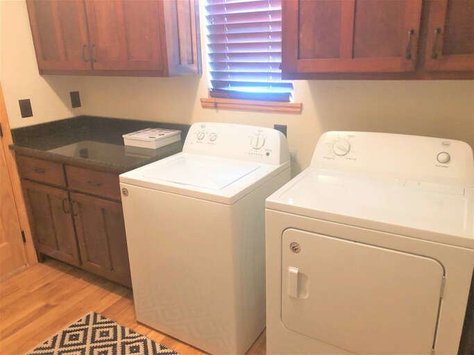 Ocoee river area cabin rental- Laundry room