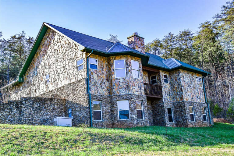 Ocoee river area cabin rental- Rear Exterior