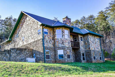 Ocoee river area cabin rental- Rear Exterior