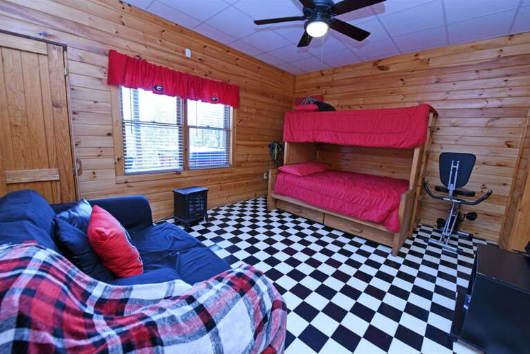 Point of View - Blue Ridge GA Lower level Bedroom
