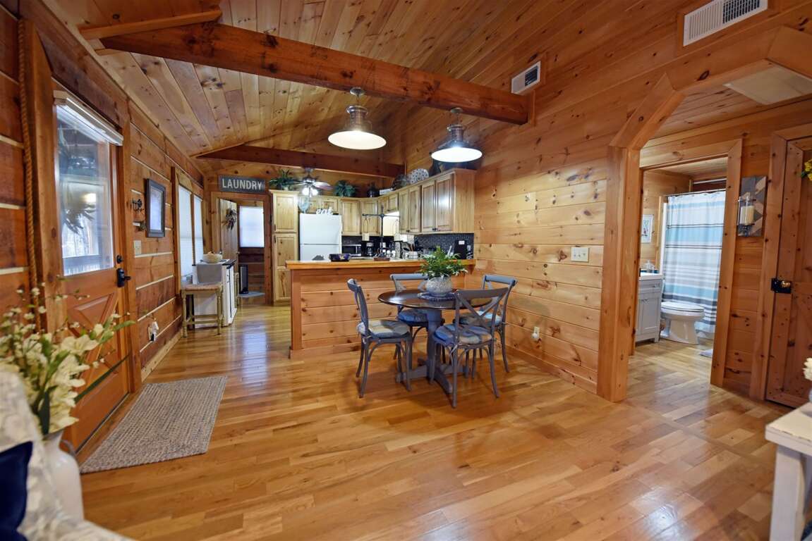 Peace of Paradise Mineral Bluff GA 2 Bedroom Vacation Cabin For Rent