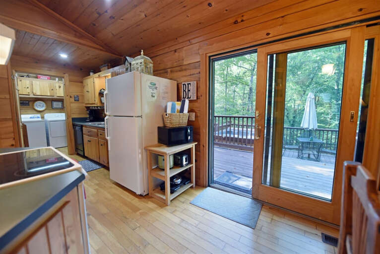 Laurel Creek Cabin Rental- Blue Ridge Dining area