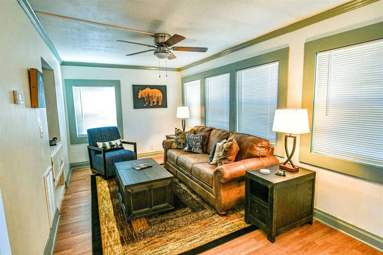 Copper Duck cottage- living area