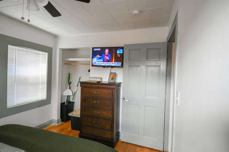 Copper Duck cottage- Queen bed and 32 tv