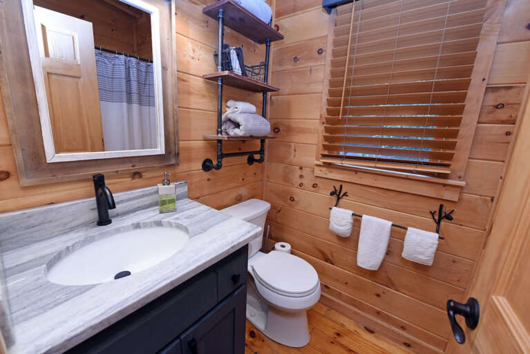 Elegant Escape- Executive Cabin Rental