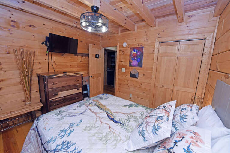 Elegant Escape- Executive Cabin Rental