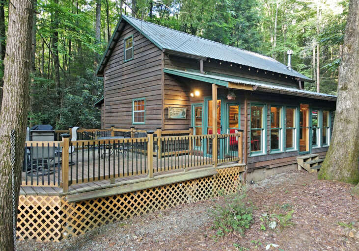 Riverbend Den- Creekfront cabin rental