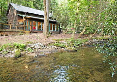 Riverbend Den- Creekfront cabin rental