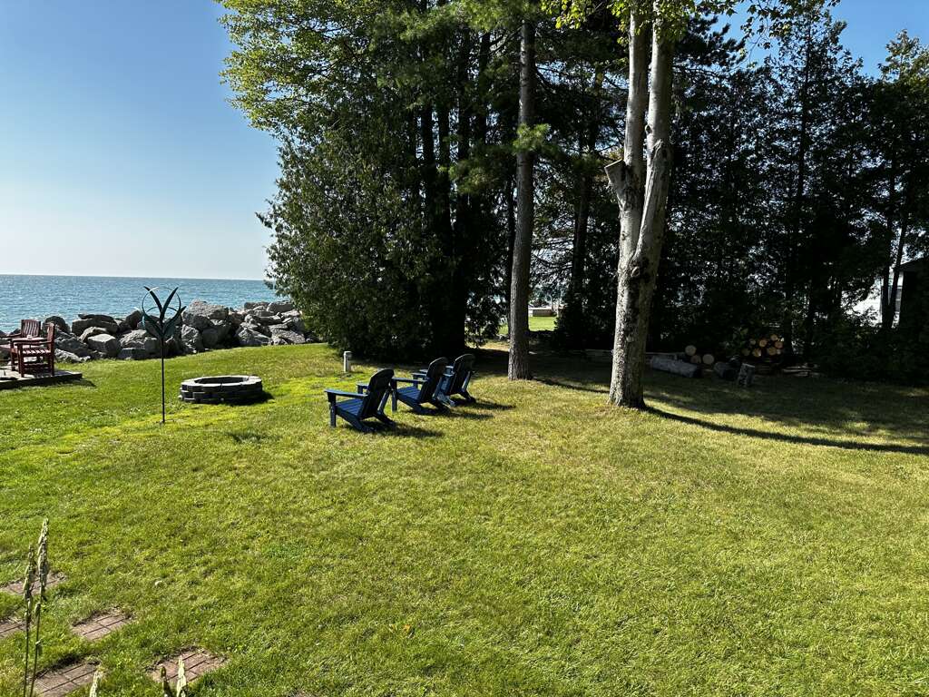 Shebeen Cottage 2 Bedroom Short Term Rental in East Tawas MI (169587) Find Rentals