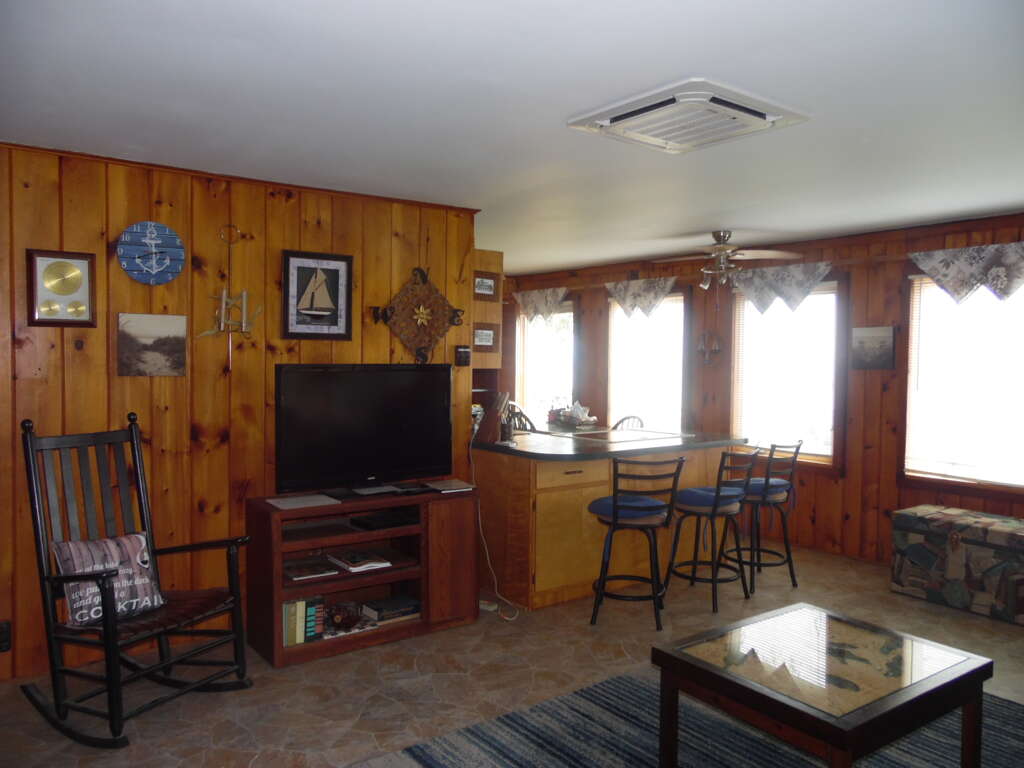 Shebeen Cottage 2 Bedroom Short Term Rental in East Tawas MI (169587