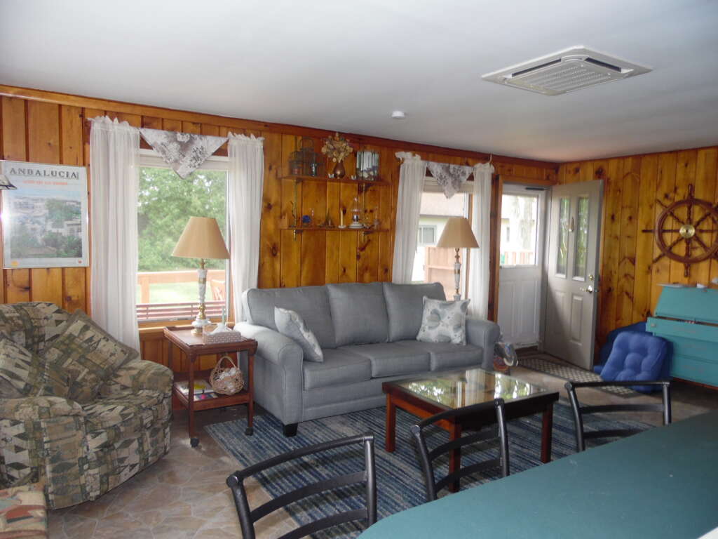 Shebeen Cottage 2 Bedroom Short Term Rental in East Tawas MI (169587