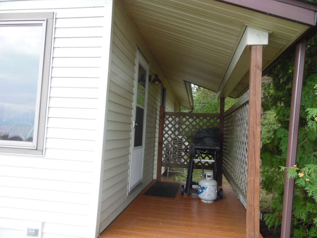 Shebeen Cottage 2 Bedroom Short Term Rental in East Tawas MI (169587) Find Rentals