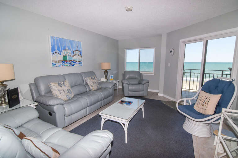 Seaside Space, Sleek Sofas, Scenic Sea Sighting