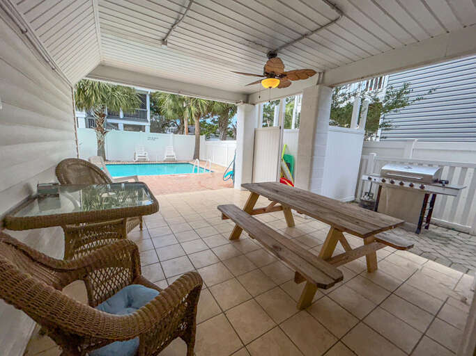 Grilling area and outside shower