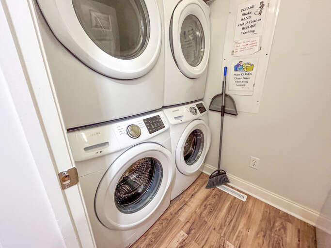 Laundry room with 3 washers and 2 dryers