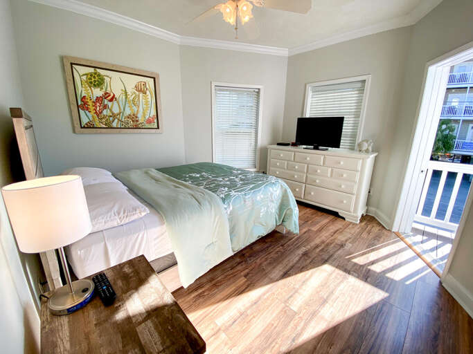 Queen bedroom on 2nd floor