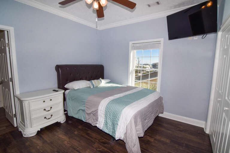 Queen room 3rd floor with private bath