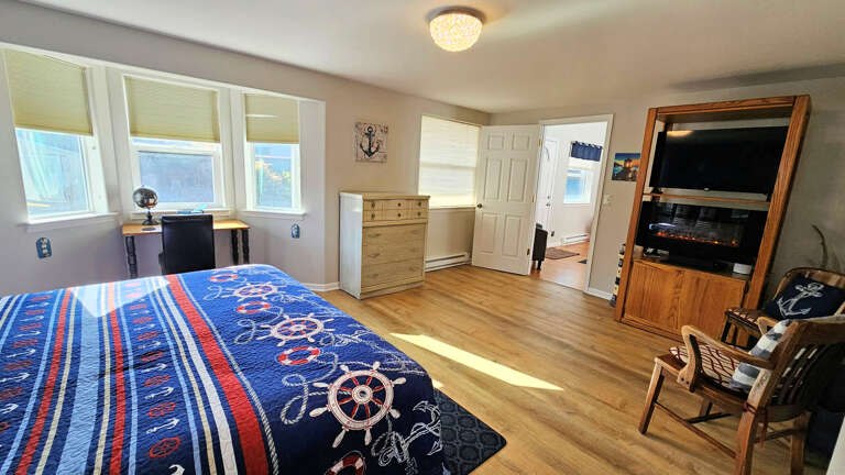 desk and chest of drawers