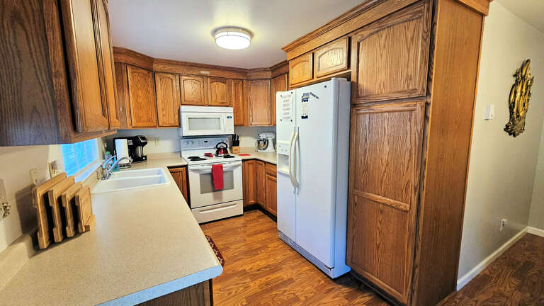 Kitchen includes Hamilton Beach dual brew coffee maker makes pods or pots