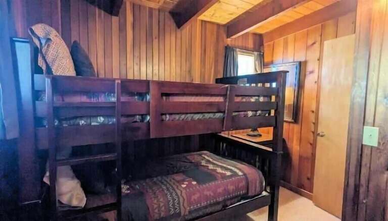 twin bunk room