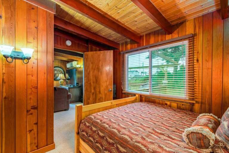 Queen Bedroom Queen Bedroom