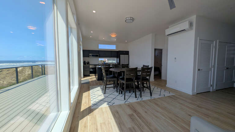 Dining & deck