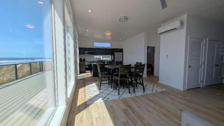 Dining &amp; deck