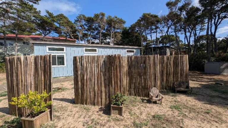 privacy screen between Sea Glass and Salt Water bungalows