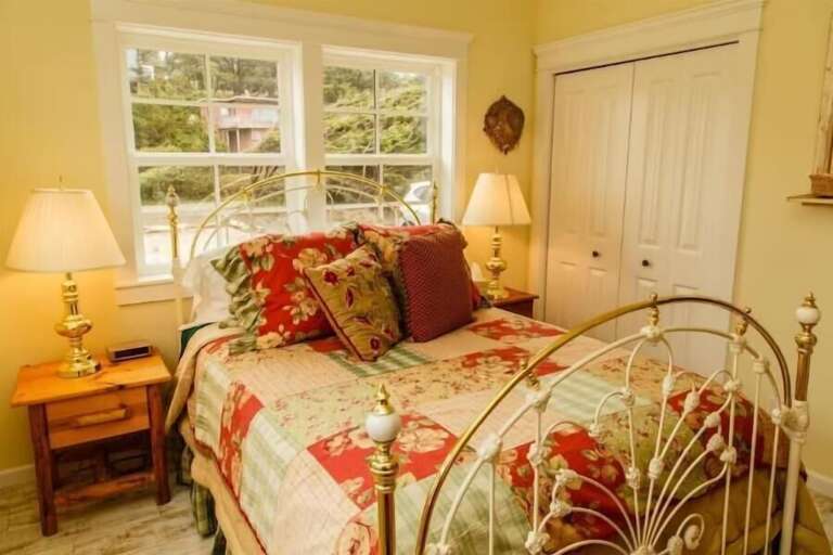 queen bedroom downstairs