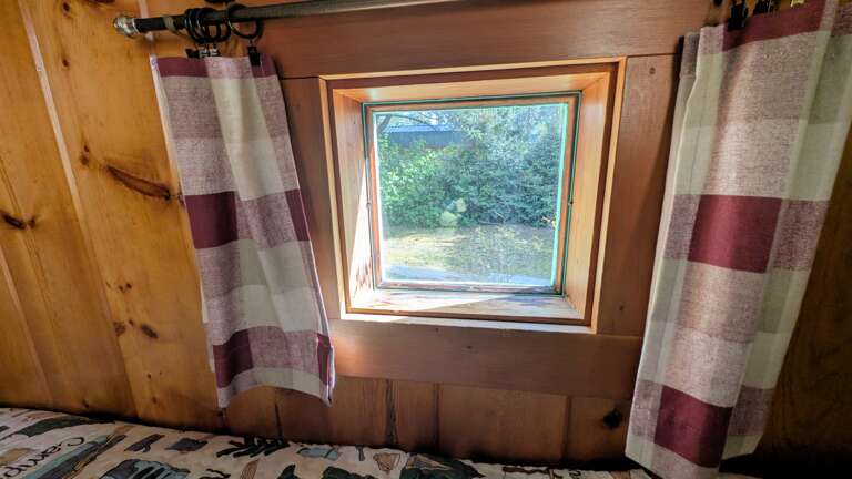 fixed window in lower bunk