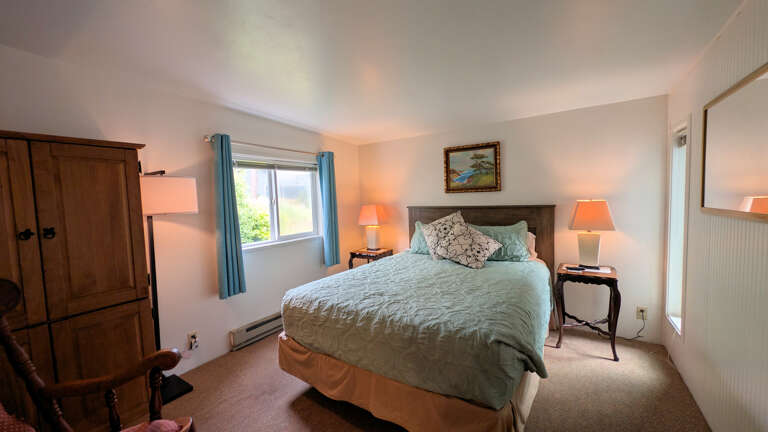 queen bedroom with ensuite