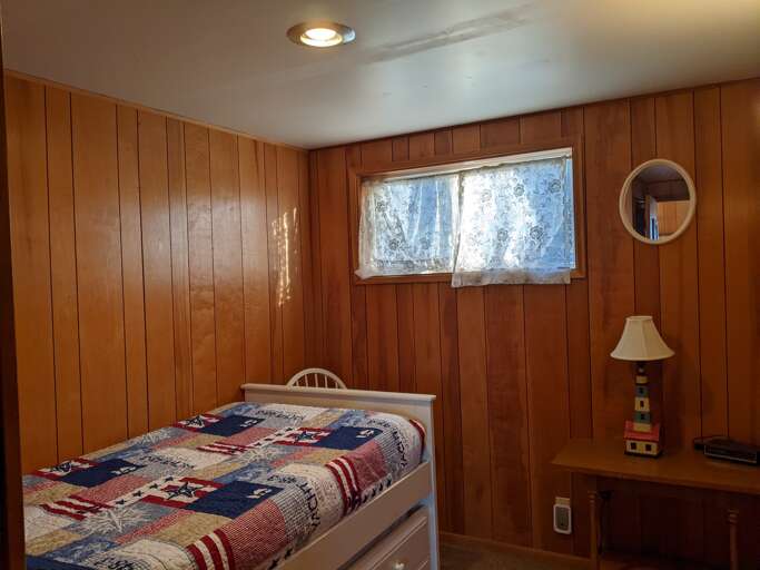 trundle bedroom first floor