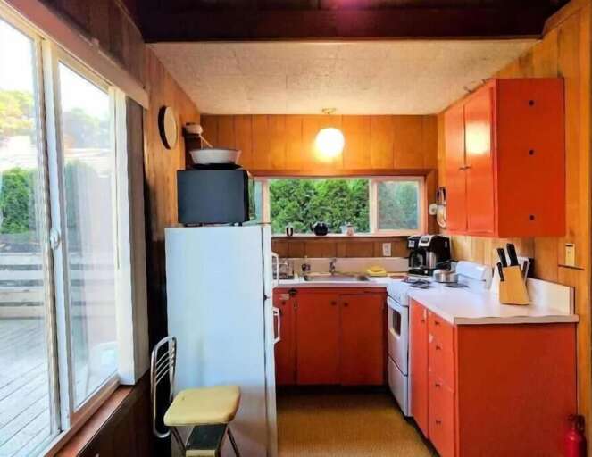 Refrigerator, microwave and aparment sized range