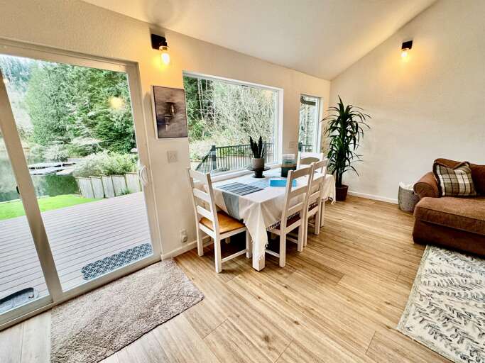 dining table for 6 4 chairs and a bench for 2