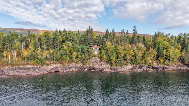 Book your stay now to stay in this beautiful Lake Superior home.