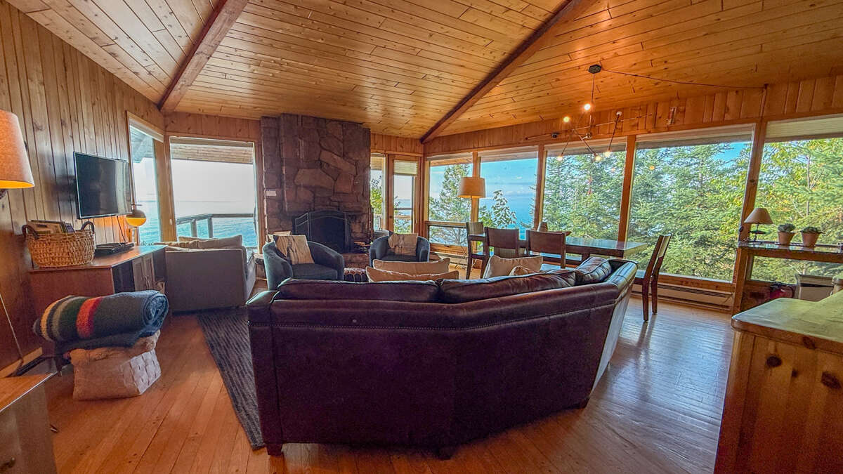 Enter into the Great Room of this three-bedroom vacation home here in Lutsen and be amazed by the majesty of the Great Lake. Enter into the Great Room of this three-bedroom vacation home here in Lutsen and be amazed by the majesty of the Great Lake.