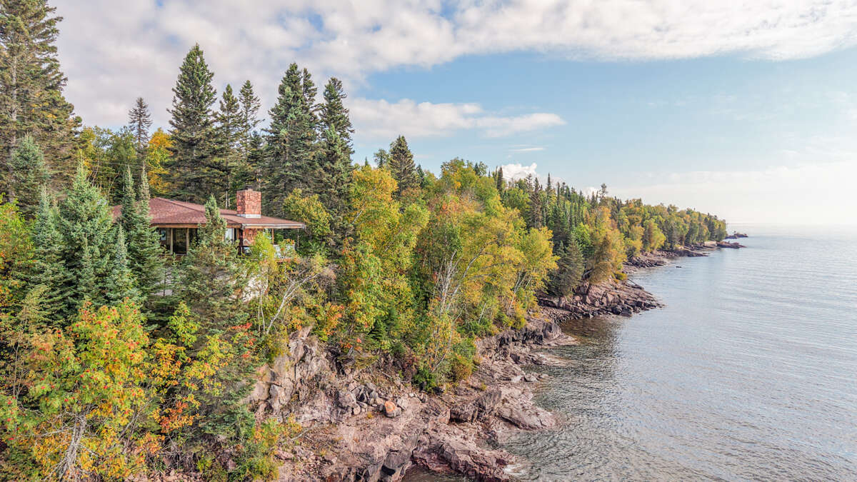 Literally perched on the cliff's edge with Lake of Superior striking the rocks just feet below, the ambiance and beauty of Baileys on the Lake are unbeatable. Literally perched on the cliff's edge with Lake of Superior striking the rocks just feet below, the ambiance and beauty of Baileys on the Lake are unbeatable.