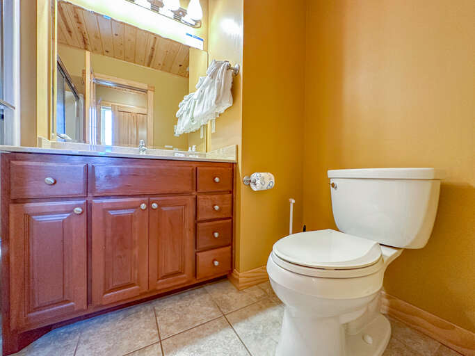 Full Bathroom 2.