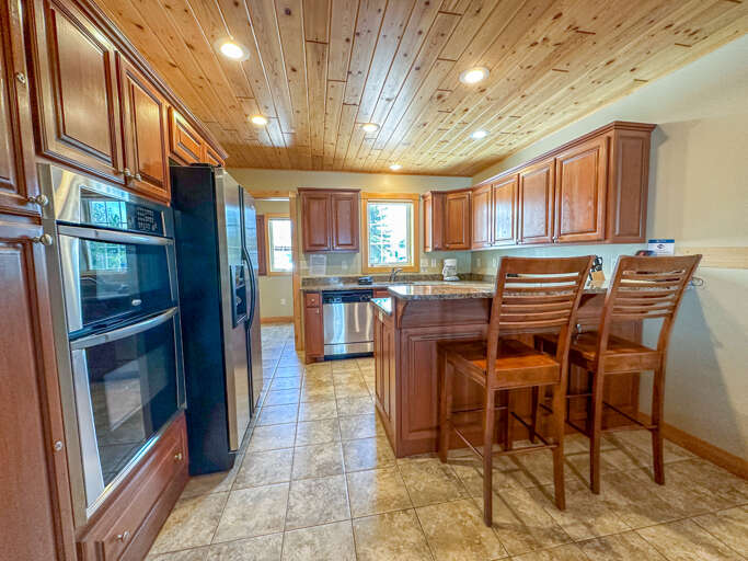 Cobblestone Cove Villa 3 offers a fully equipped kitchen. Cobblestone Cove Villa 3 offers a fully equipped kitchen.