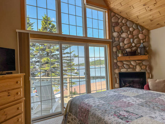 Step out onto the lake-facing balcony. Step out onto the lake-facing balcony.