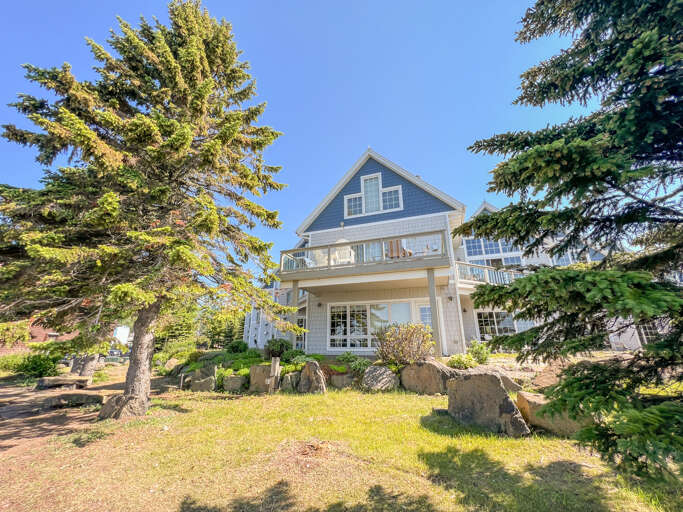 The 10-unit complex is on the shoreline of Lake Superior.