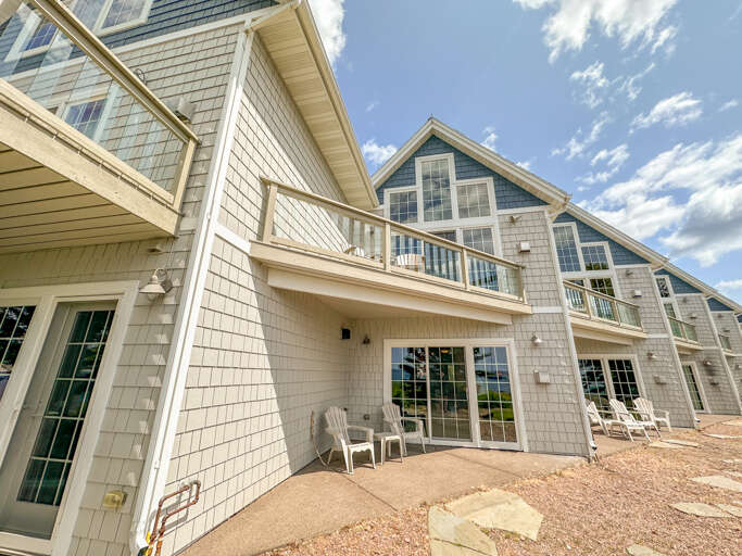 Enjoy this beautiful Villa located just steps away from Lake Superior. Enjoy this beautiful Villa located just steps away from Lake Superior.