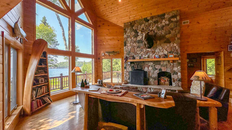 Beautiful views of Horseshoe Bay in Hovland.