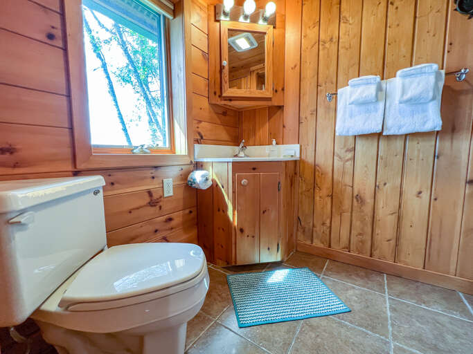 Fox Cove has one bathroom.