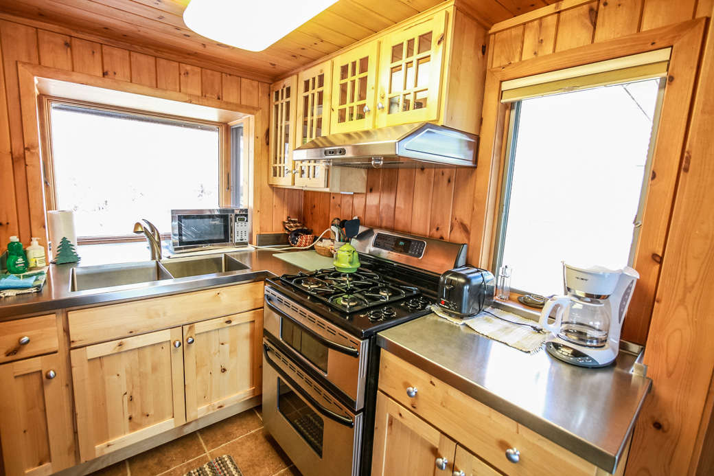 Fox Cove Cozy Cabin for 3 Guests with 2 Bedrooms in Lutsen, MN