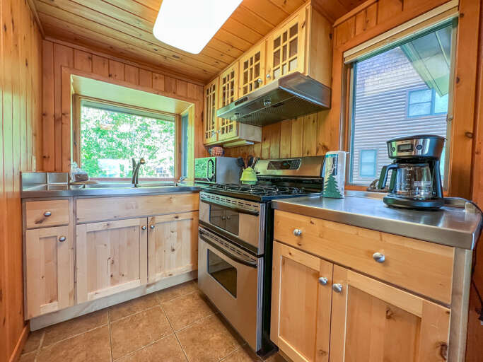 Although small, the kitchen is well equipped!