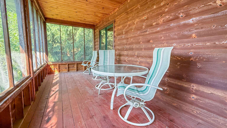 Screened-in Deck Screened-in Deck