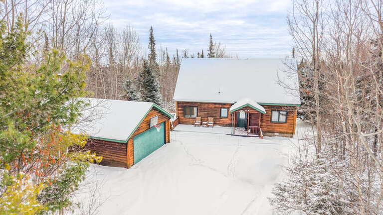 Your search for a North Woods log cabin retreat ends right here!