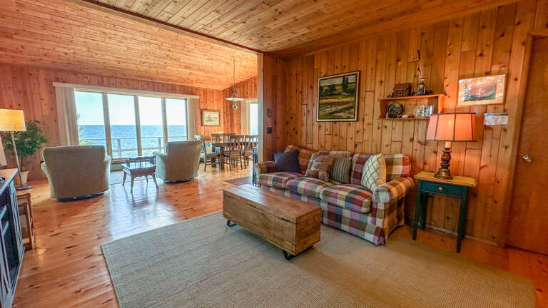 Warm and cozy for the winter months and on a great bit of land to enjoy the great outdoors in the summer