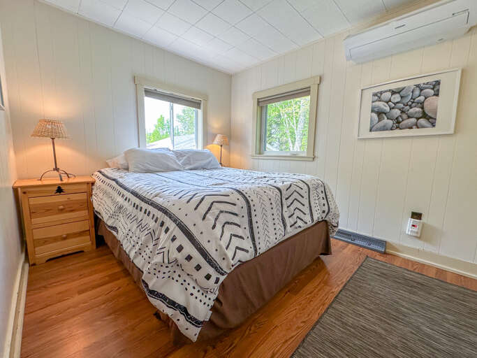 The bedroom has a queen sized bed.